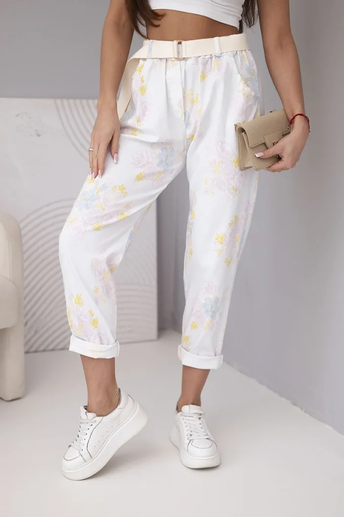 Spodnie damskie wiskozowe w kwiaty z paskiem białe