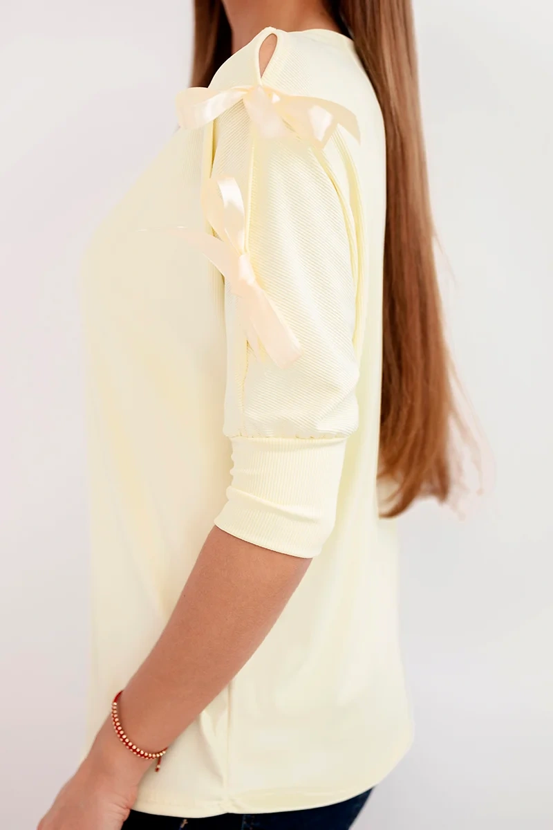 Bluzka damska wiskozowa z ozdobnymi wstążkami żółta - obrazek 4