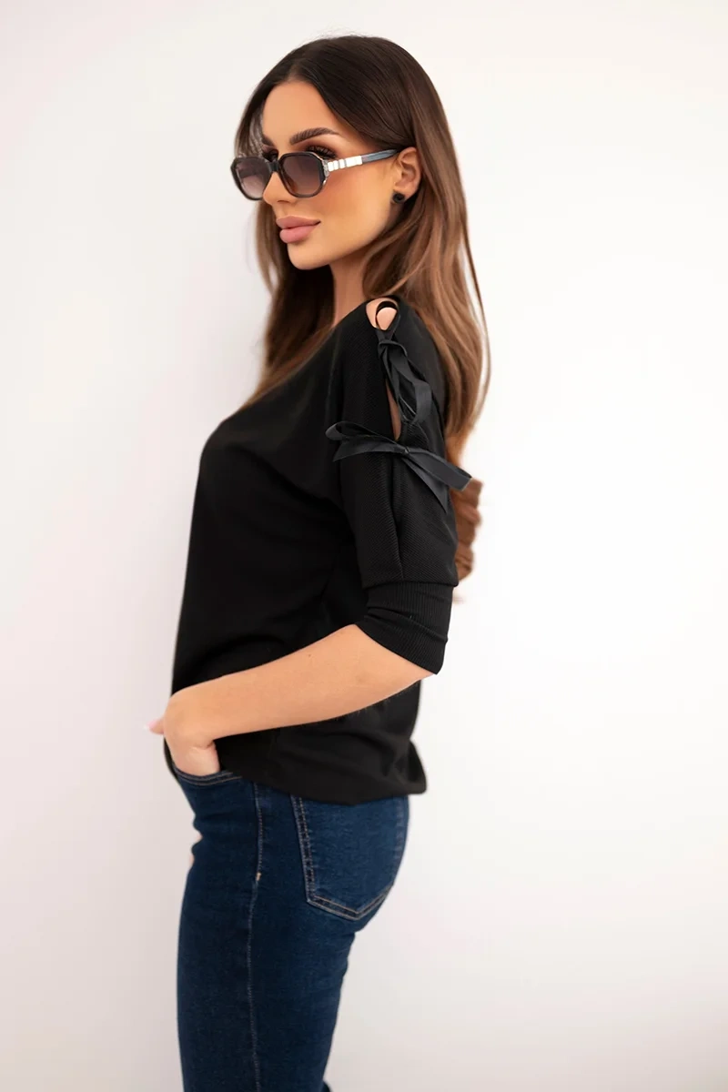 Bluzka damska wiskozowa z ozdobnymi wstążkami czarna - obrazek 2