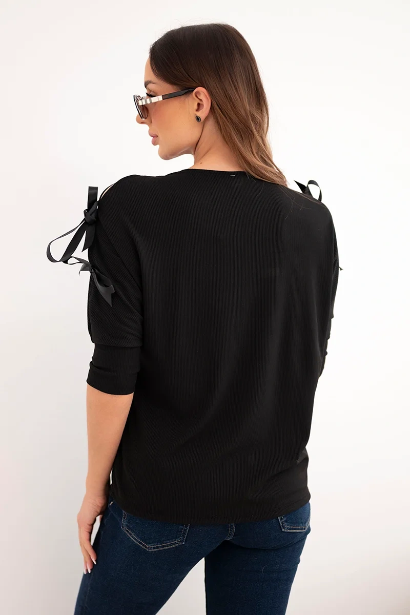 Bluzka damska wiskozowa z ozdobnymi wstążkami czarna - obrazek 3