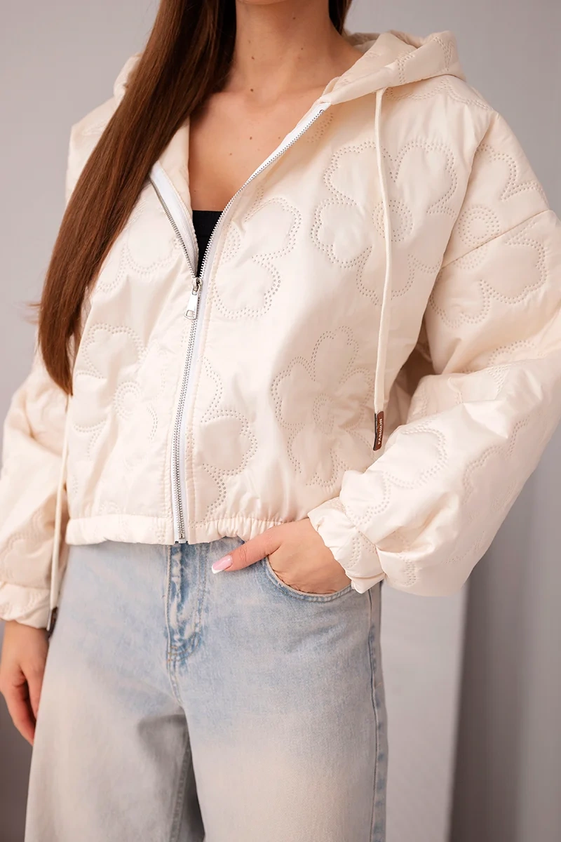 Kurtka damska pikowana z kapturem i ozdobnym tłoczeniem kwiatowym beżowa - obrazek 3