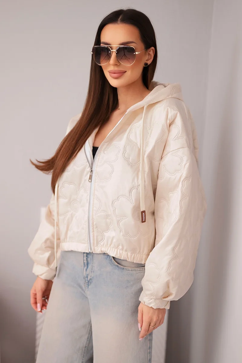 Kurtka damska pikowana z kapturem i ozdobnym tłoczeniem kwiatowym beżowa