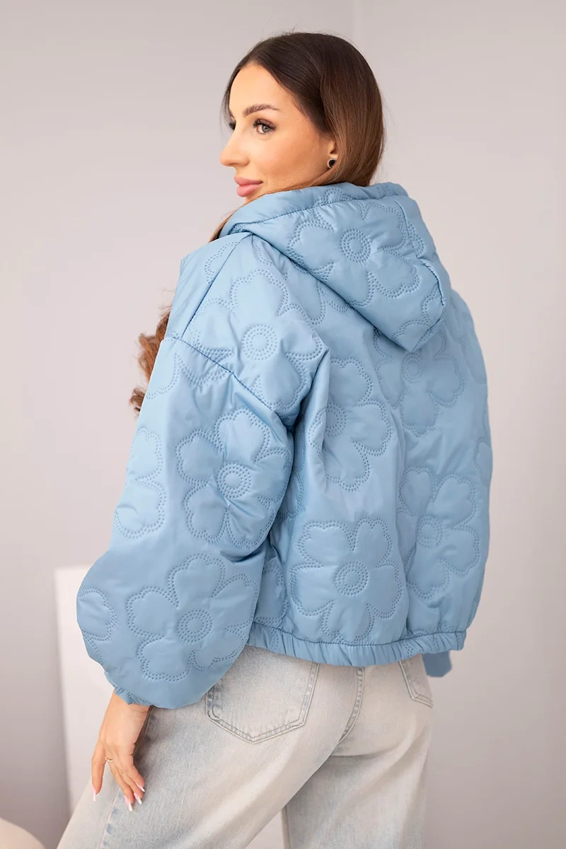 Kurtka damska pikowana z kapturem i ozdobnym tłoczeniem kwiatowym jeansowa - obrazek 3