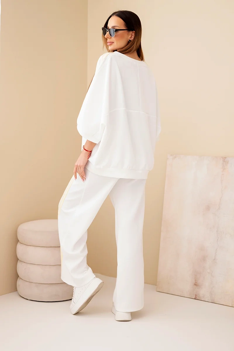 Komplet damski wiskozowy masełko z szeroką nogawką i luźną bluzą biały - obrazek 3