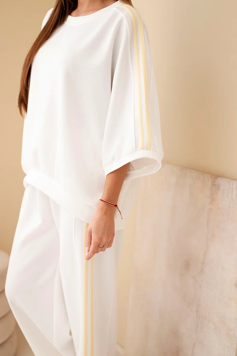 Komplet damski wiskozowy masełko z szeroką nogawką i luźną bluzą biały - obrazek 4