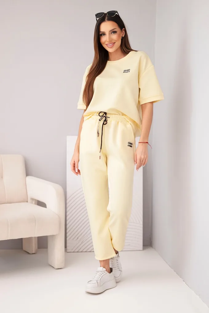 Komplet damski wiskozowy masełko z krótkim rękawem i spodniami z podwijaną nogawką żółty