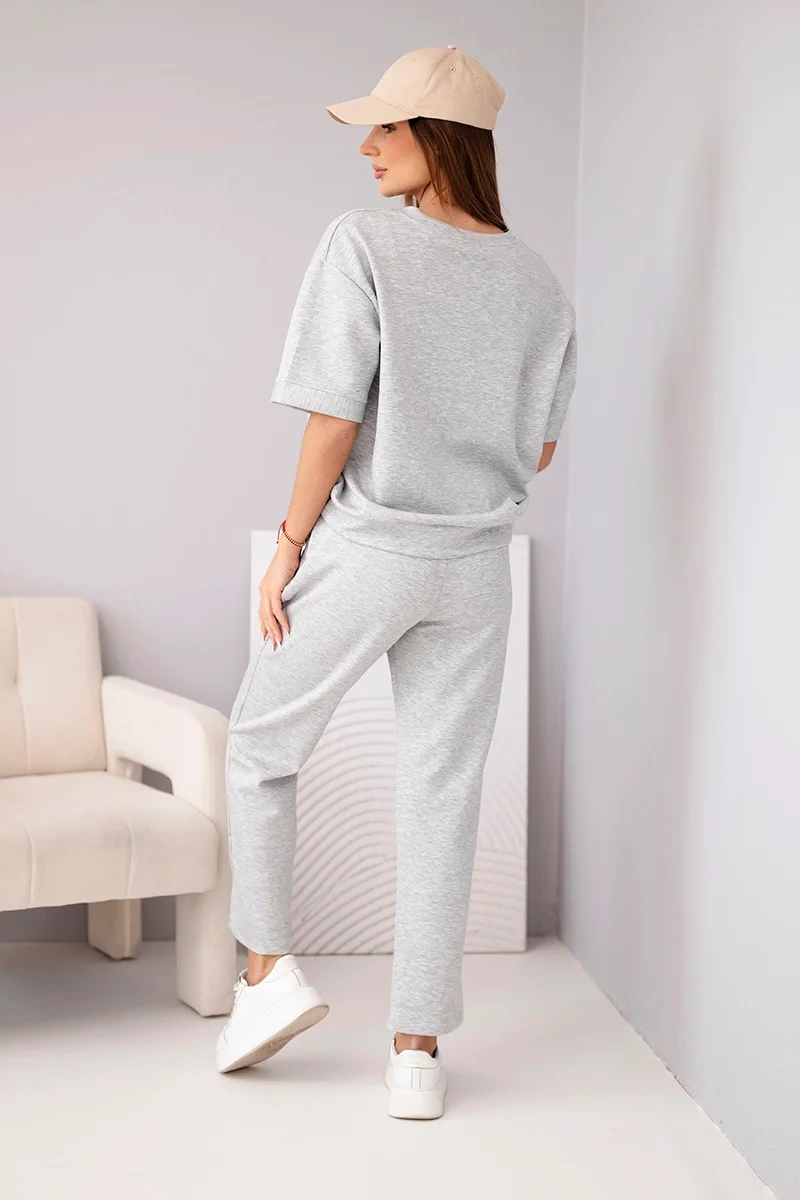 Komplet damski wiskozowy masełko z krótkim rękawem i spodniami z podwijaną nogawką szary - obrazek 3
