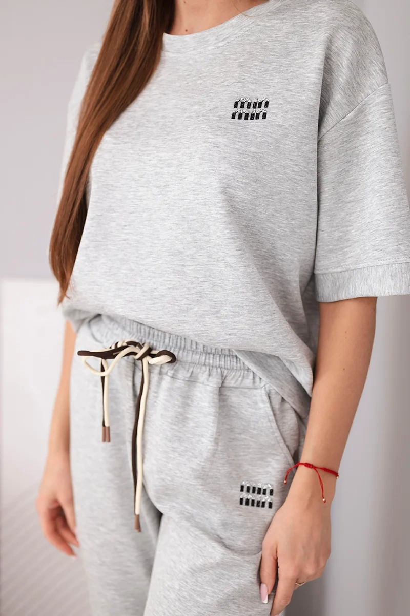 Komplet damski wiskozowy masełko z krótkim rękawem i spodniami z podwijaną nogawką szary - obrazek 4