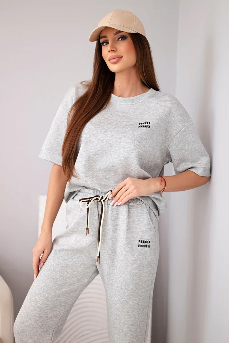 Komplet damski wiskozowy masełko z krótkim rękawem i spodniami z podwijaną nogawką szary