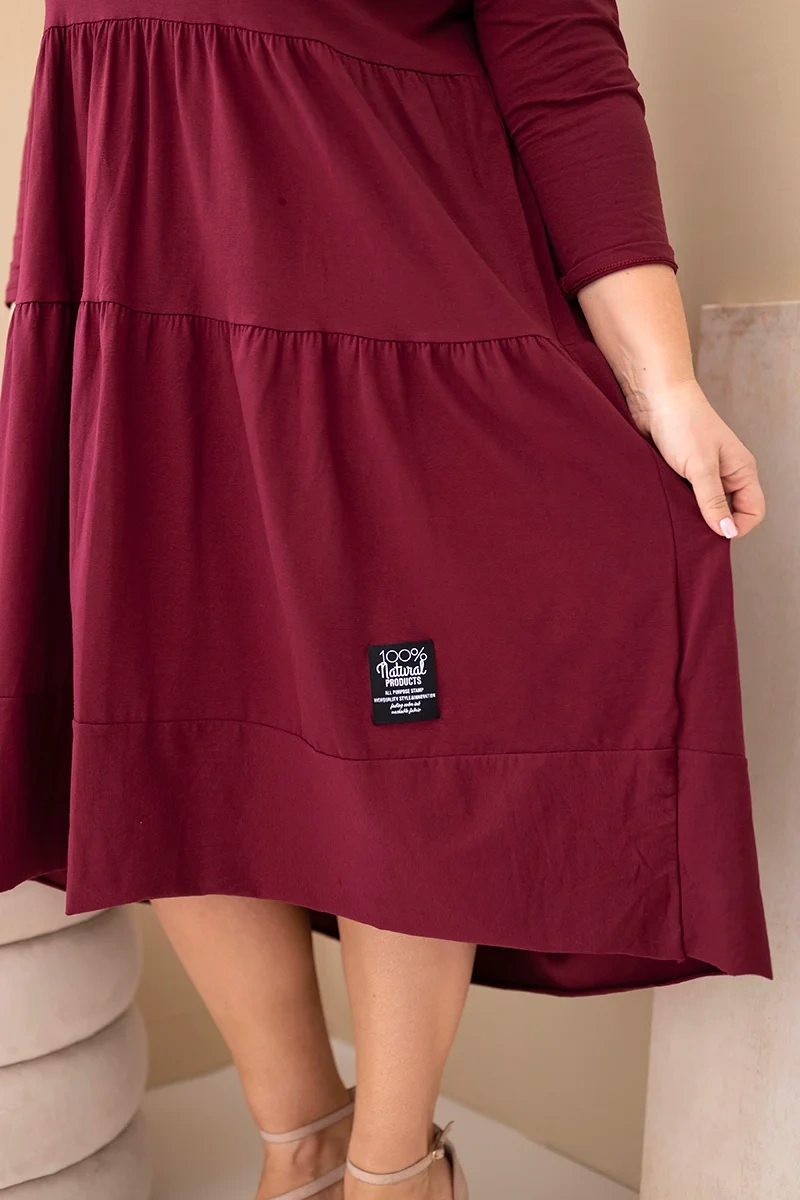 Sukienka damska bawełniana Plus Size z falbanami i podwiniętym rękawem śliwkowa - obrazek 2