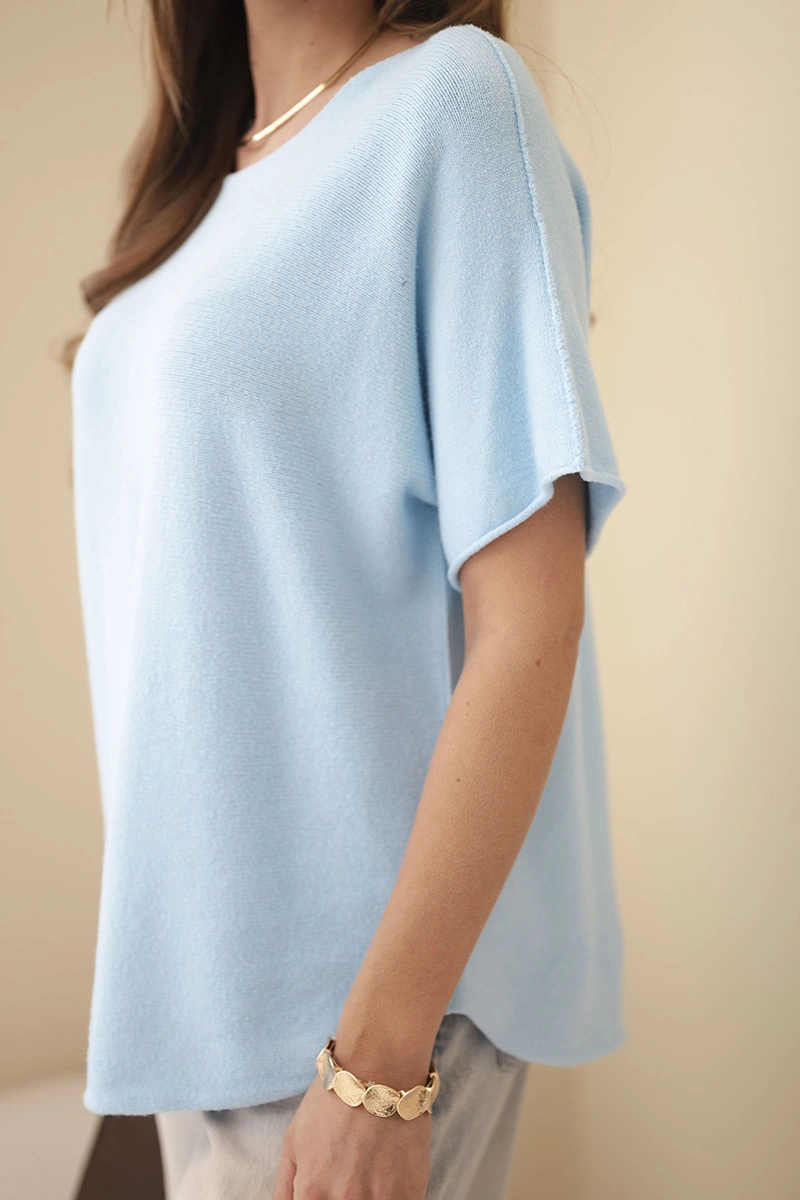 Sweter damski z krótkim rękawem o luźnym kroju błękitny - obrazek 4