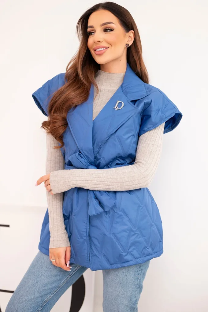 Kamizelka damska pikowana z paskiem i szerokim kołnierzem chabrowa