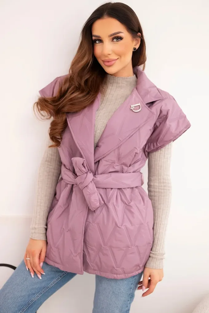 Kamizelka damska pikowana z paskiem i szerokim kołnierzem ciemno różowa