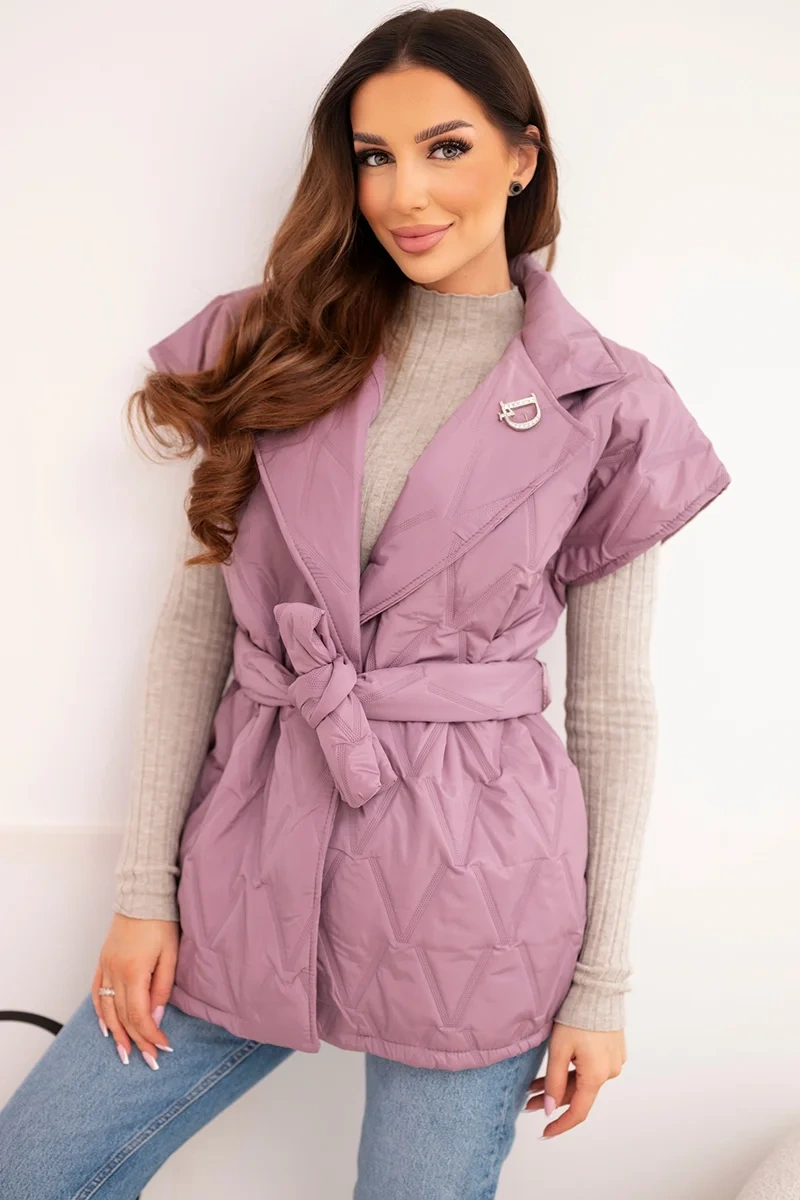 Kamizelka damska pikowana z paskiem i szerokim kołnierzem ciemno różowa