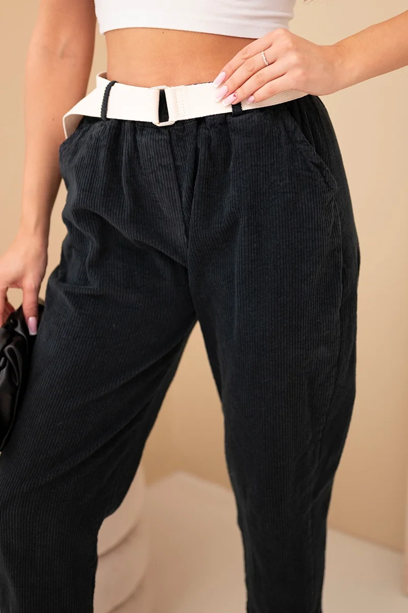 Spodnie damskie sztruksowe z paskiem czarne - obrazek 4