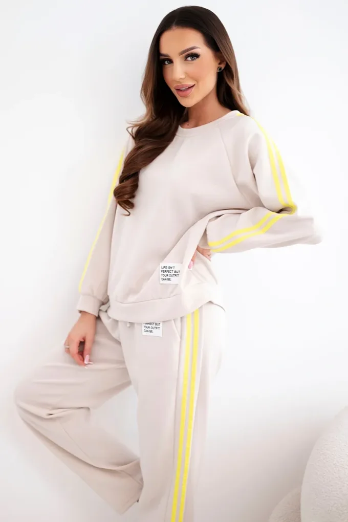 Komplet dresowy damski Masełko z lampasami i luźną bluzą beżowa