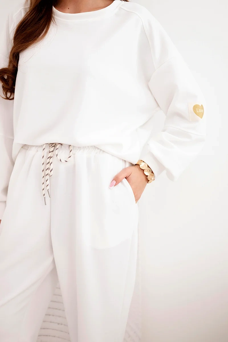 Komplet damski masełkowy z luźną bluzą i spodniami z napisem LOVE biały - obrazek 4