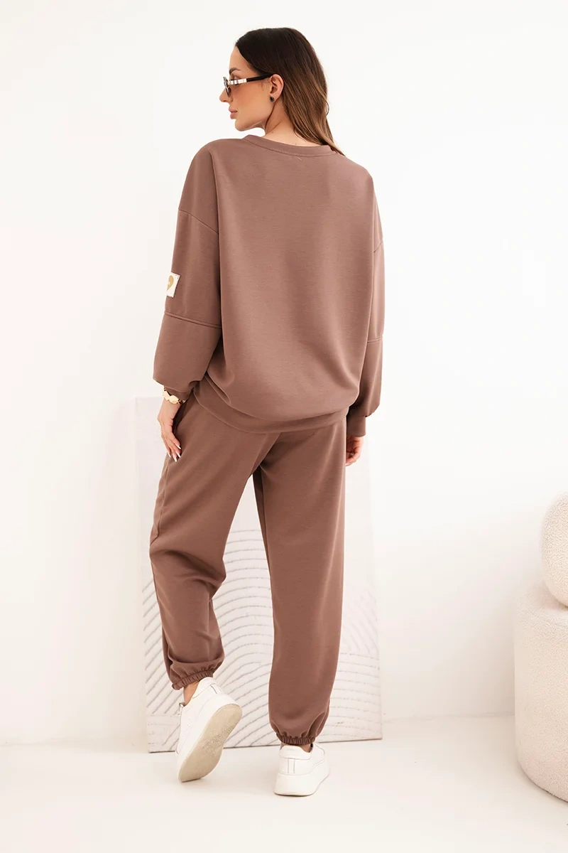 Komplet damski masełkowy z luźną bluzą i spodniami z napisem LOVE czekoladowy - obrazek 3