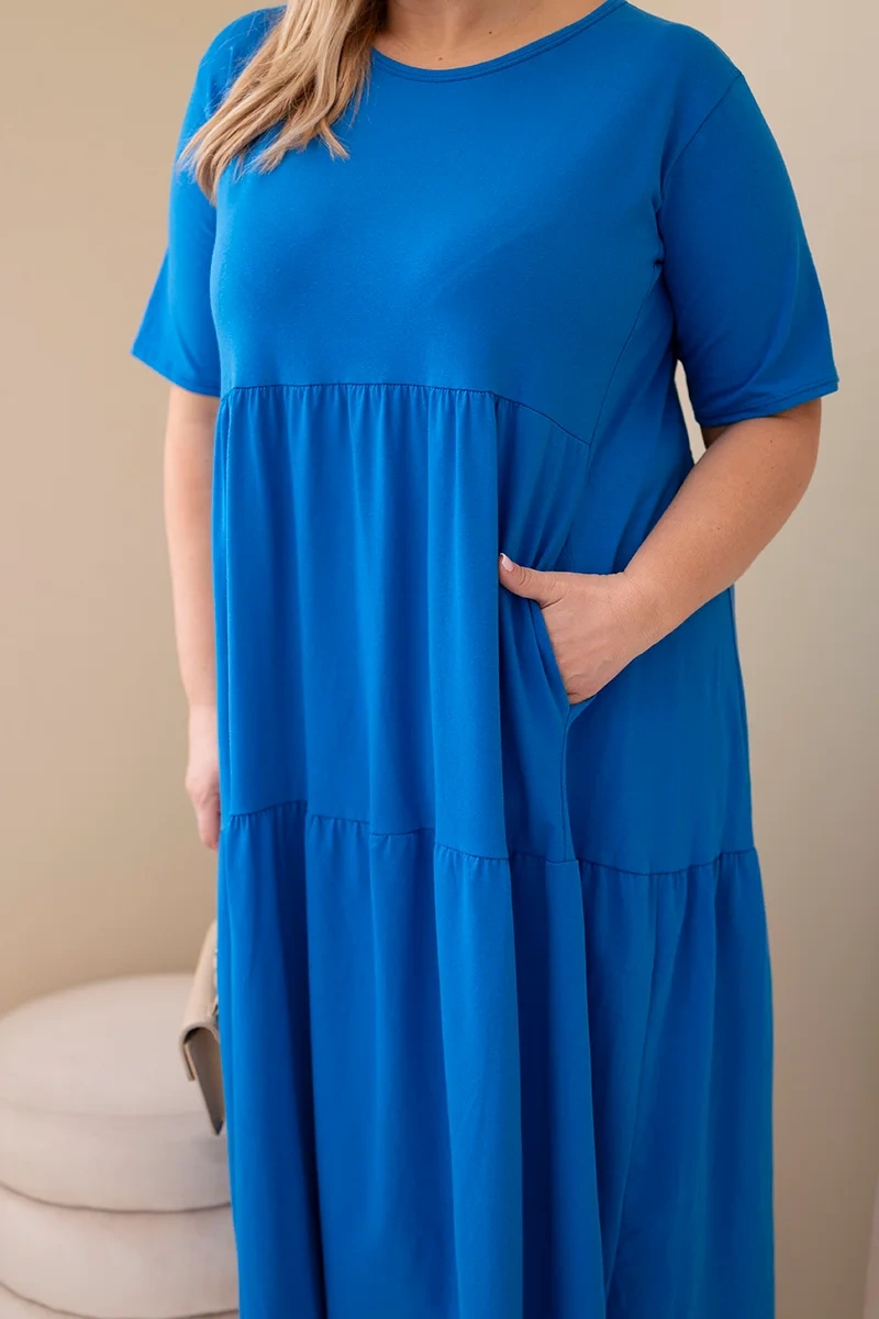 Sukienka damska bawełniana Plus Size z krótkim rękawem i falbaną chabrowa - obrazek 4