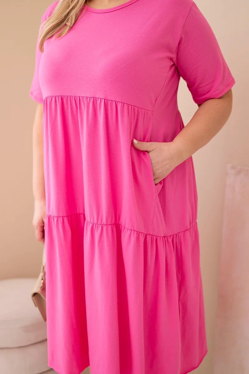 Sukienka damska bawełniana Plus Size z krótkim rękawem i falbaną różowa - obrazek 4