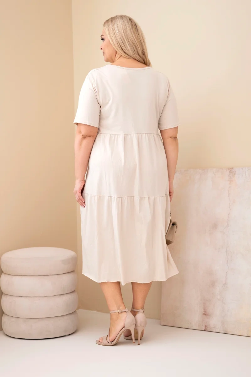 Sukienka damska bawełniana Plus Size z krótkim rękawem i falbaną beżowa - obrazek 3