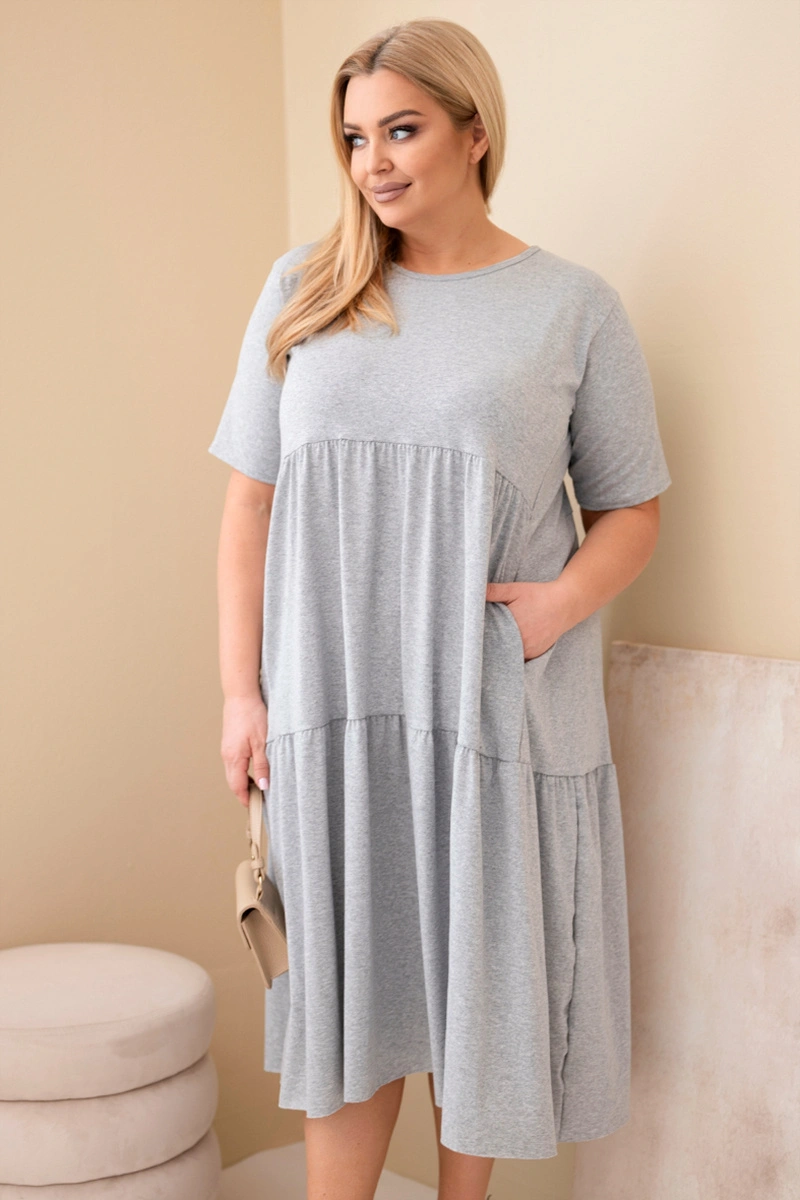 Sukienka damska bawełniana Plus Size z krótkim rękawem i falbaną szary melanż