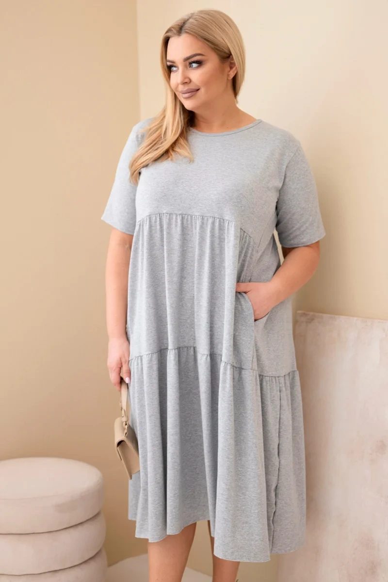 Sukienka damska bawełniana Plus Size z krótkim rękawem i falbaną szary melanż