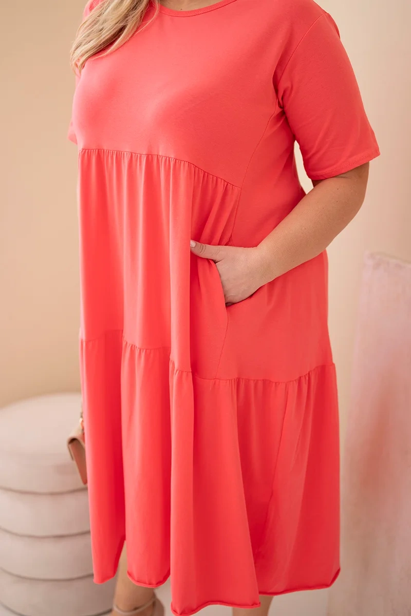 Sukienka damska bawełniana Plus Size z krótkim rękawem i falbaną malinowa - obrazek 4