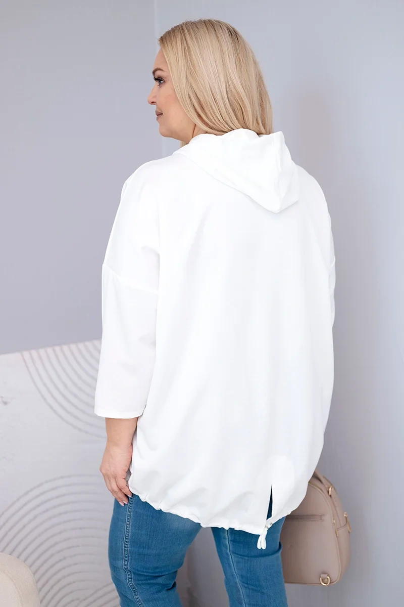 Bluza damska Plus Size wiskozowa z kapturem i kieszenią kangurką biała - obrazek 3