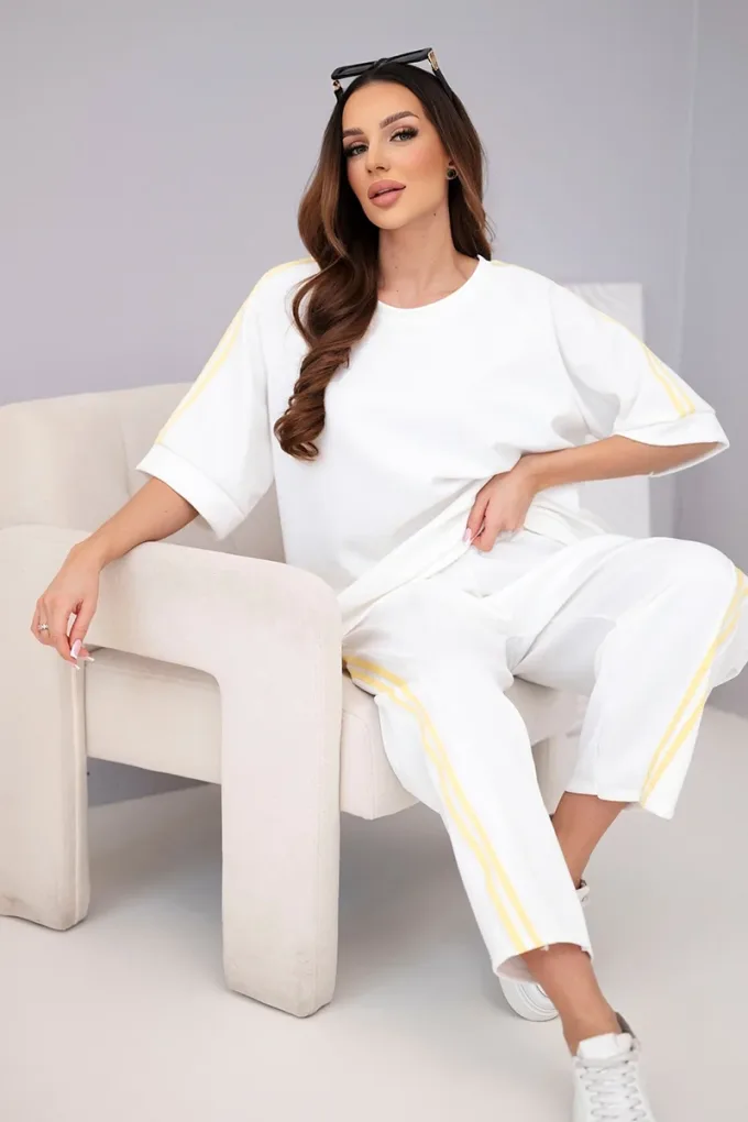 Komplet damski masełkowy z wiskozy bluza i spodnie z lampasami biały