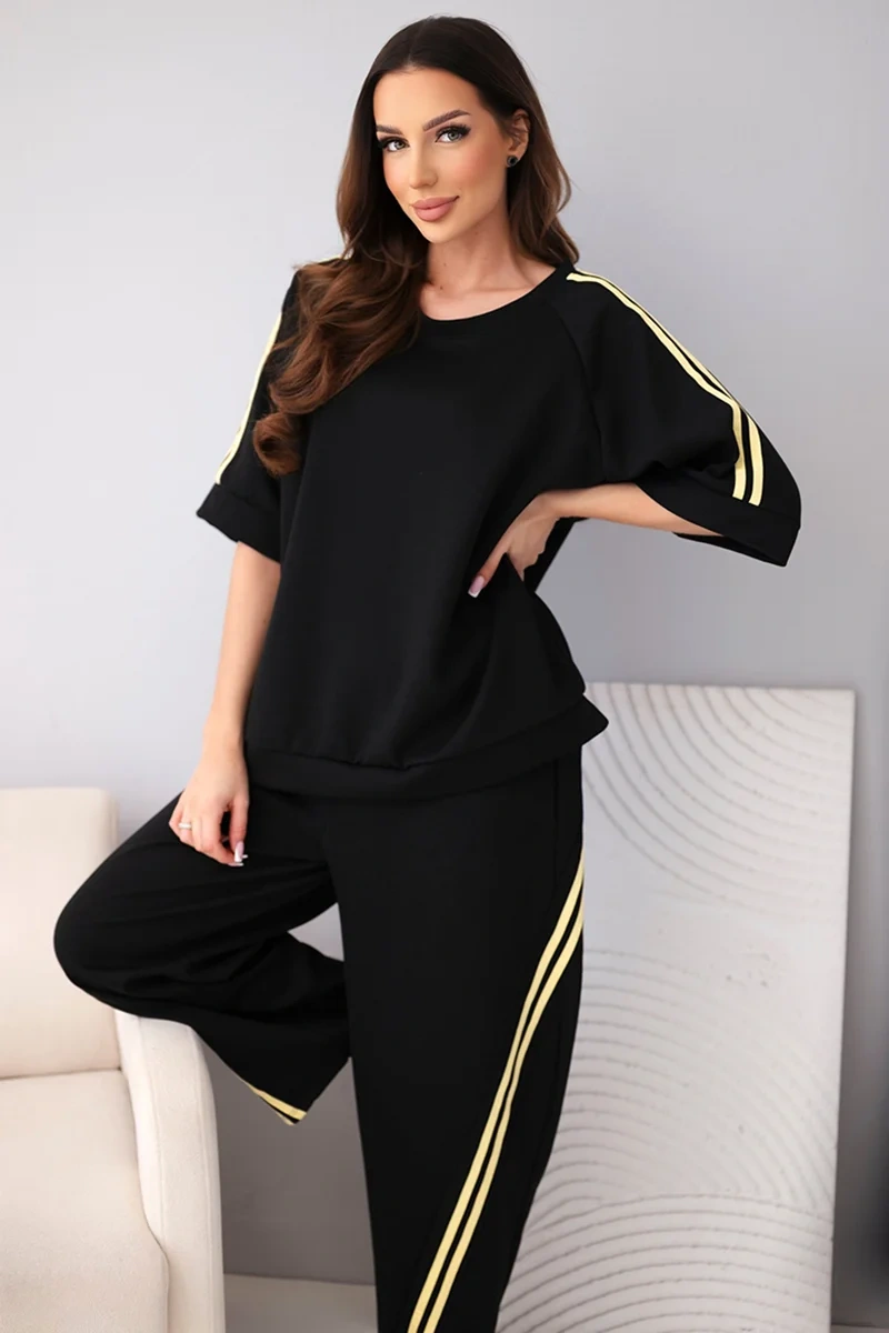 Komplet damski masełkowy z wiskozy bluza i spodnie z lampasami czarny