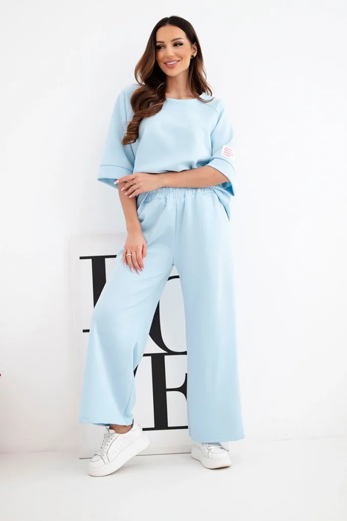 Komplet damski masełkowy z wiskozy bluza i szerokie spodnie niebieski