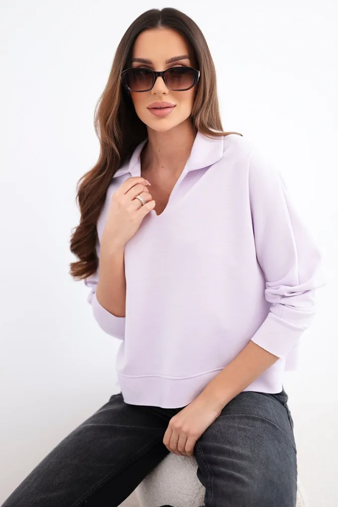 Bluza damska masełkowa z wiskozy i z kołnierzykiem i dekoltem V jasno fioletowa