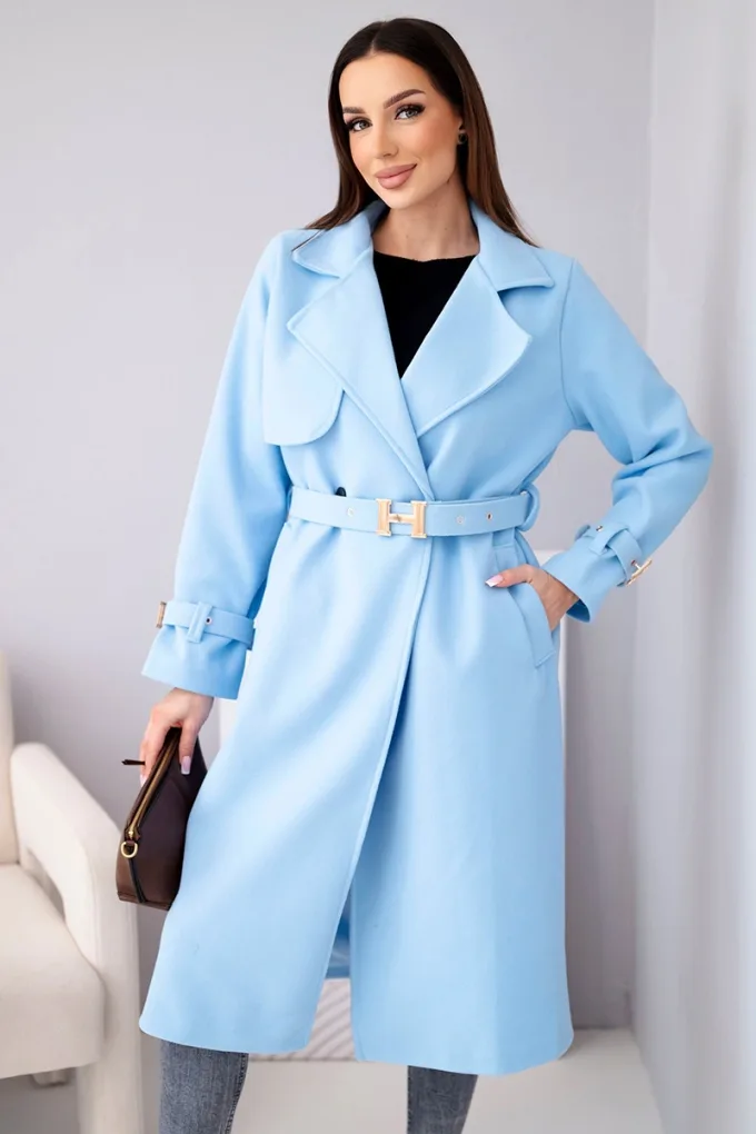Płaszcz damski z paskiem i złotymi klamrami niebieski