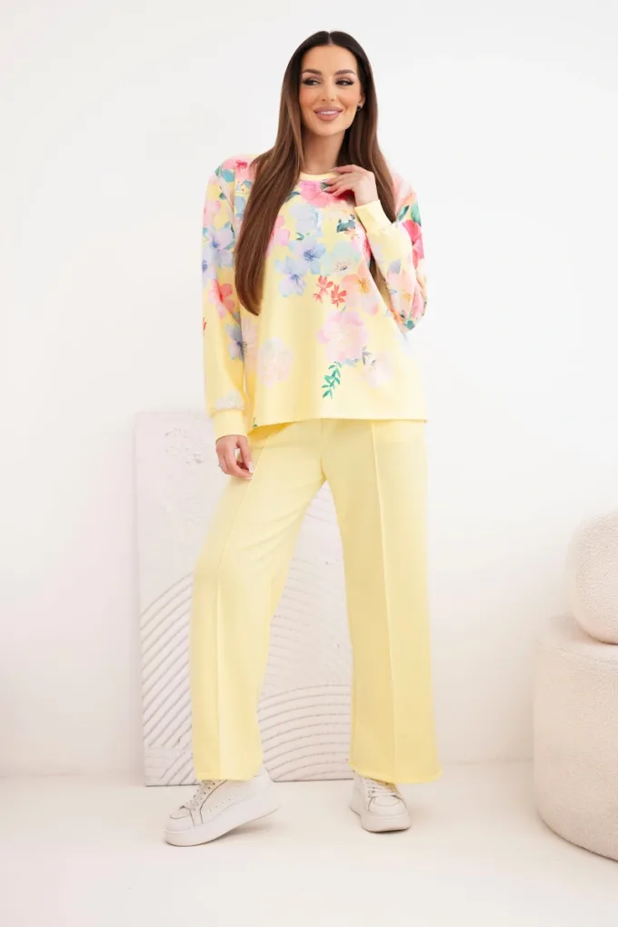 Komplet damski masełkowy wiskozowy w kwiaty z szeroką nogawką żółty