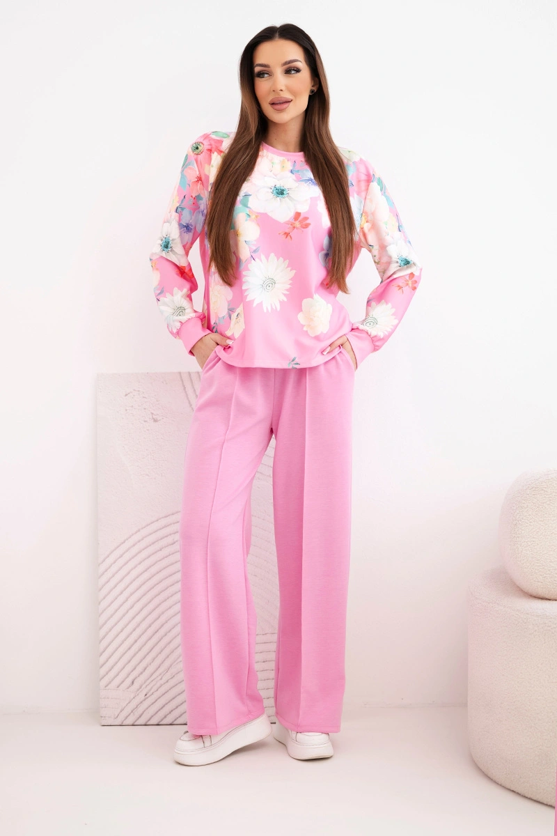 Komplet damski masełkowy wiskozowy w kwiaty z szeroką nogawką jasno różowy