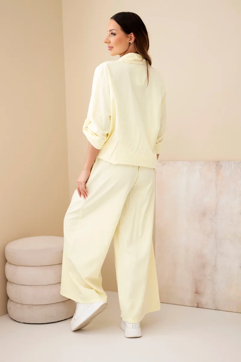Komplet damski sztruksowy z wiązaną koszulą i szerokimi nogawkami żółty - obrazek 3