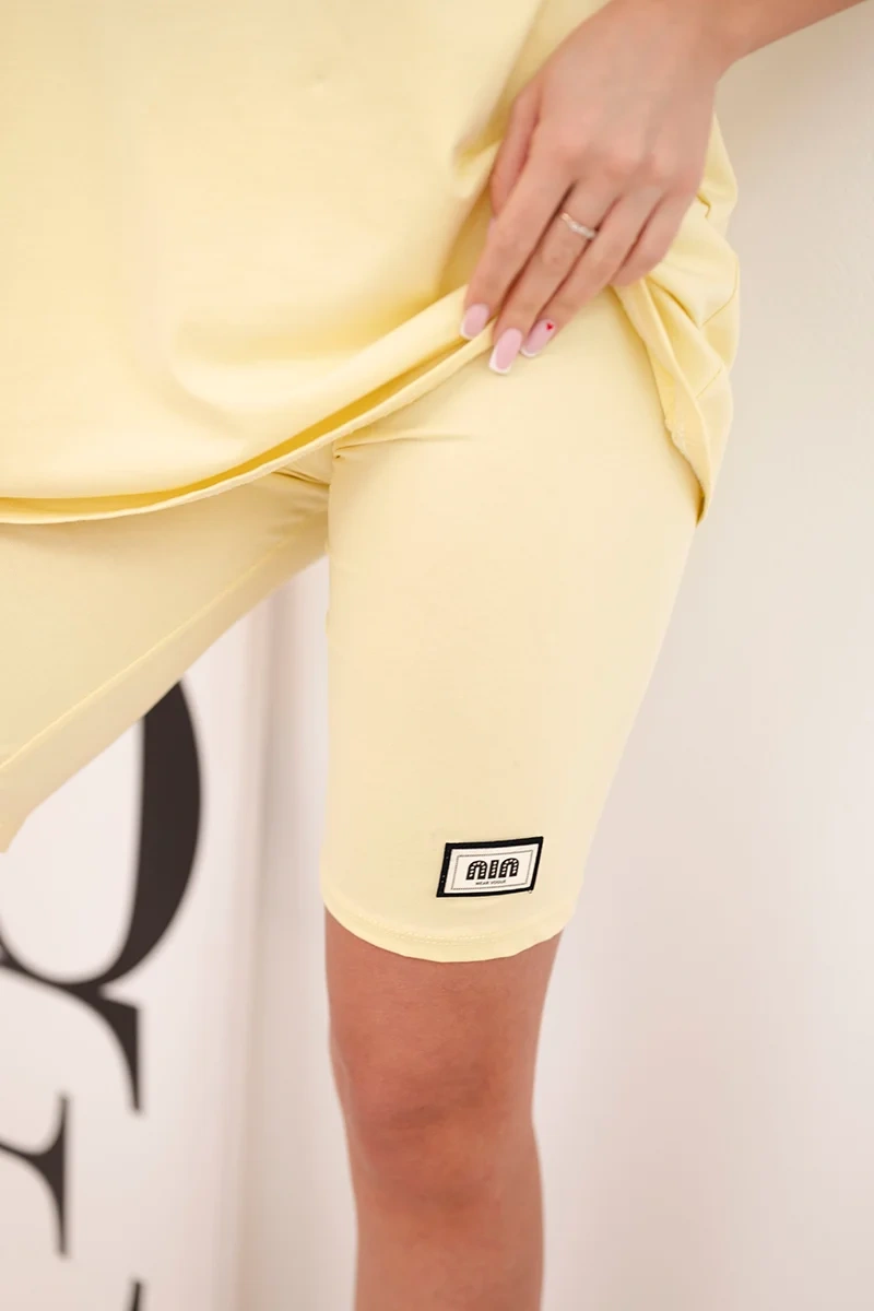 Komplet damski bawełniany z krótkim rękawem i szortami żółty - obrazek 4