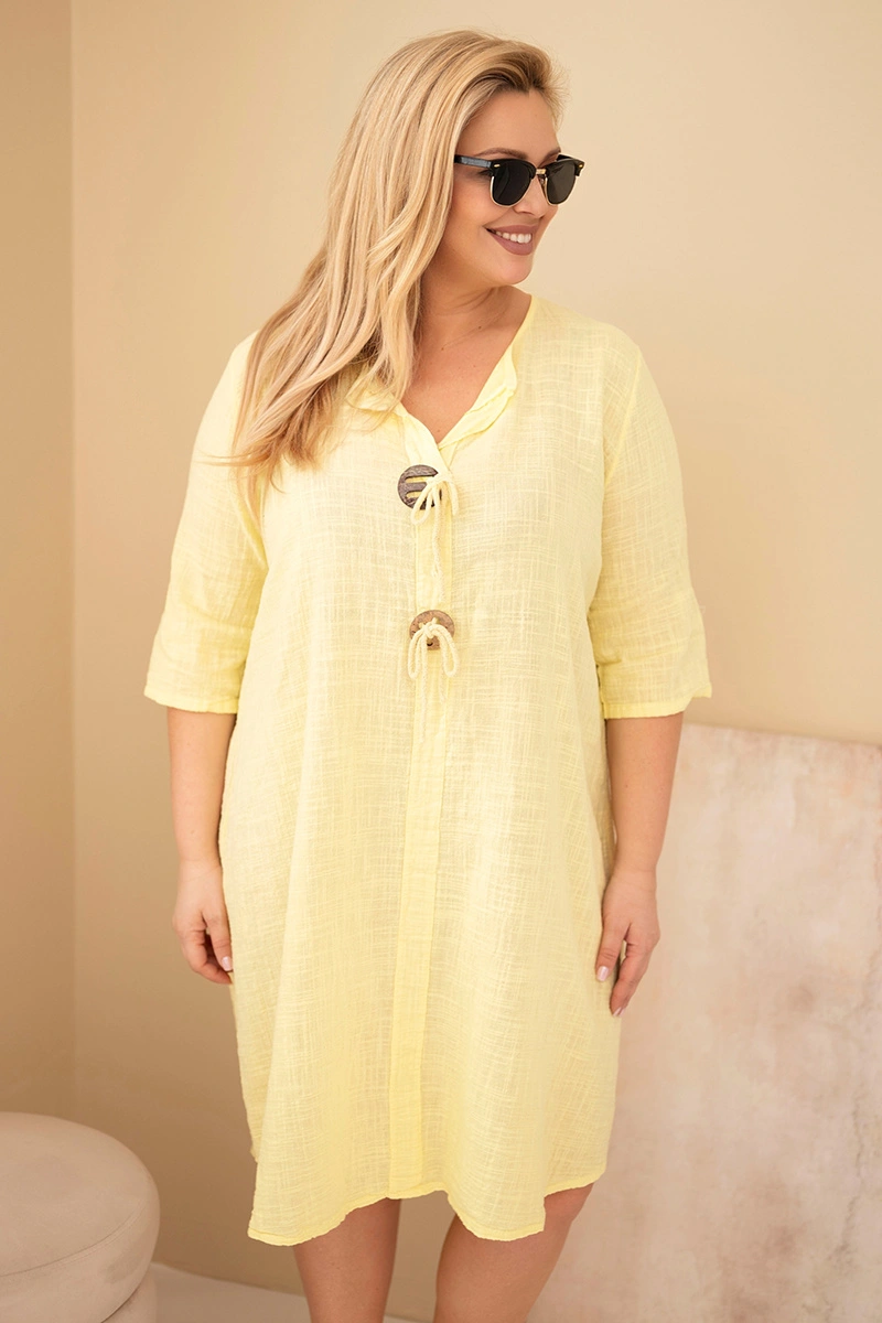 Sukienka damska bawełniana Plus Size z wiązaniem przy dekolcie żółta