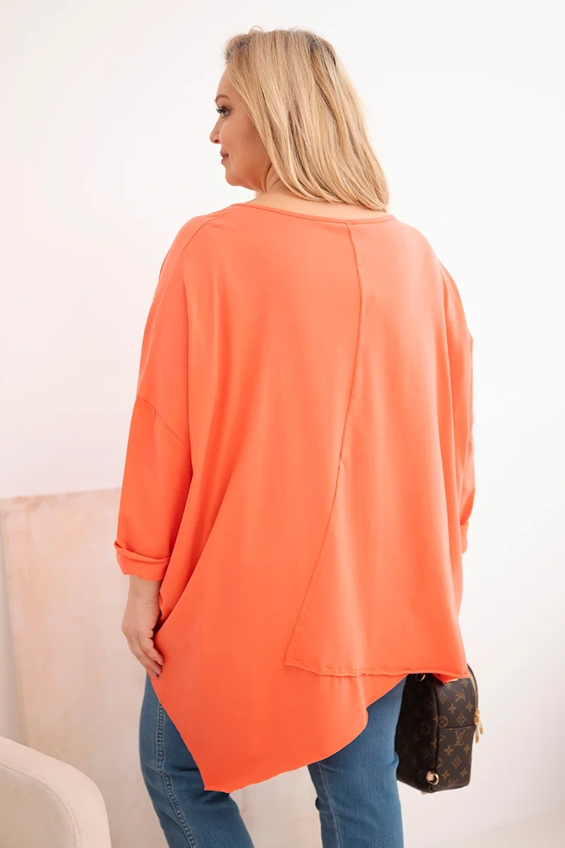 Bluzka damska bawełniana Plus Size z asymetrycznym dołem i dekoltem V morelowa - obrazek 3
