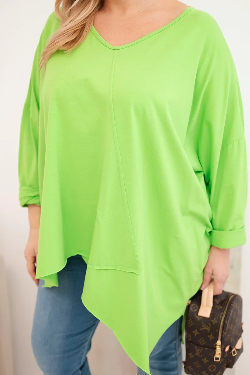 Bluzka damska bawełniana Plus Size z asymetrycznym dołem i dekoltem V jasno zielona - obrazek 4