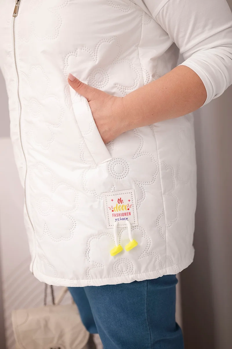 Kamizelka damska Plus Size z kapturem i pikowaniem w kwiaty biała - obrazek 3