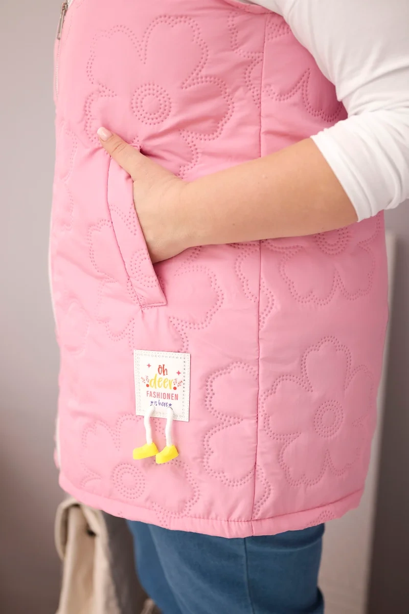 Kamizelka damska Plus Size z kapturem i pikowaniem w kwiaty jasno różowa - obrazek 2