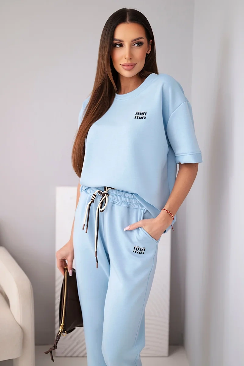 Komplet damski wiskozowy masełko z krótkim rękawem i spodniami z podwijaną nogawką niebieski