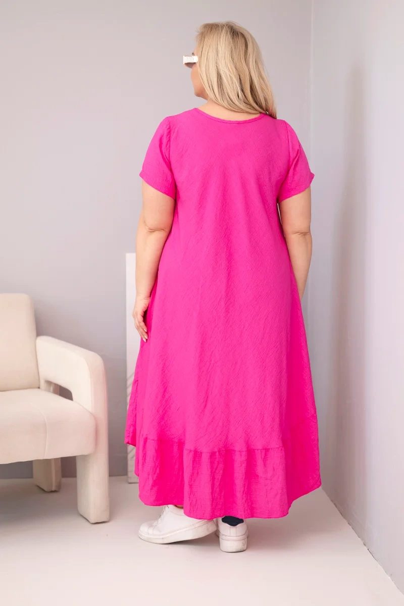Sukienka damska plus size z krótkim rękawem i falbaną z lekkiej wiskozy fuksja - obrazek 3