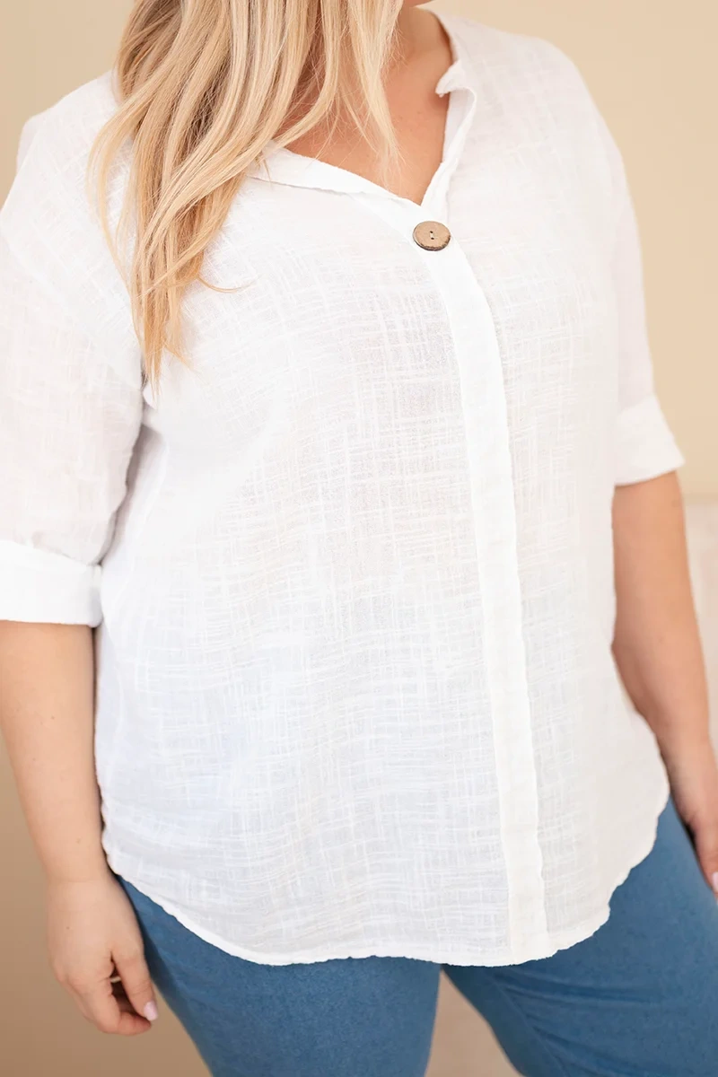 Bluzka damska bawełniana Plus Size z dekoltem na guziki biała - obrazek 4