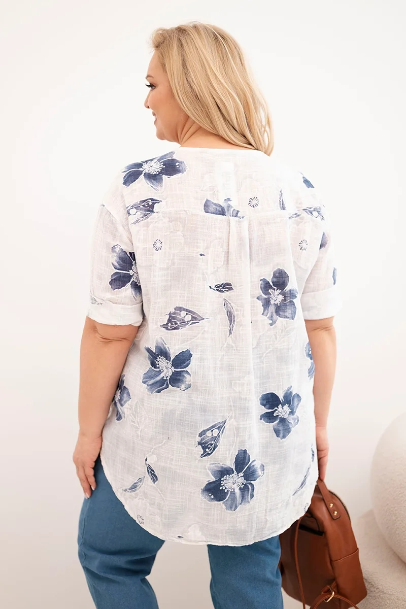 Bluzka damska bawełniana Plus Size w kwiatowy wzór biała - obrazek 4