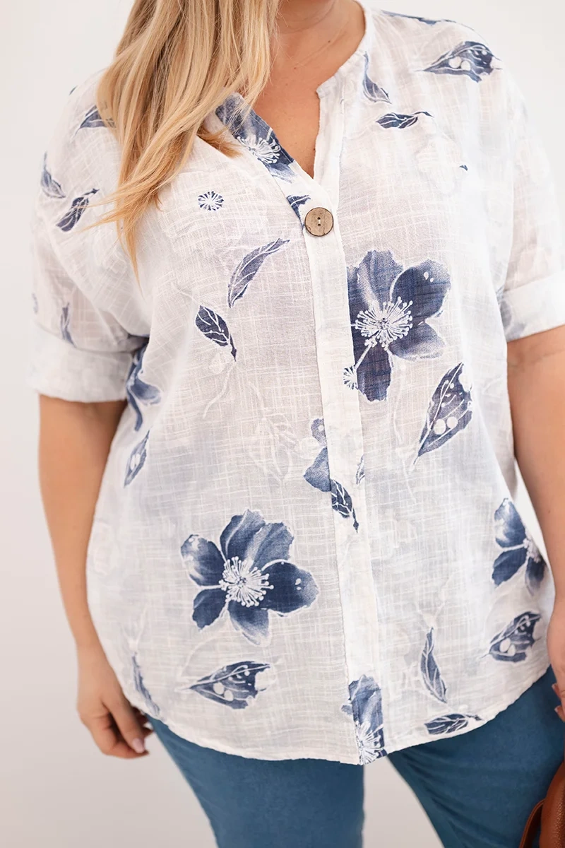 Bluzka damska bawełniana Plus Size w kwiatowy wzór biała - obrazek 3