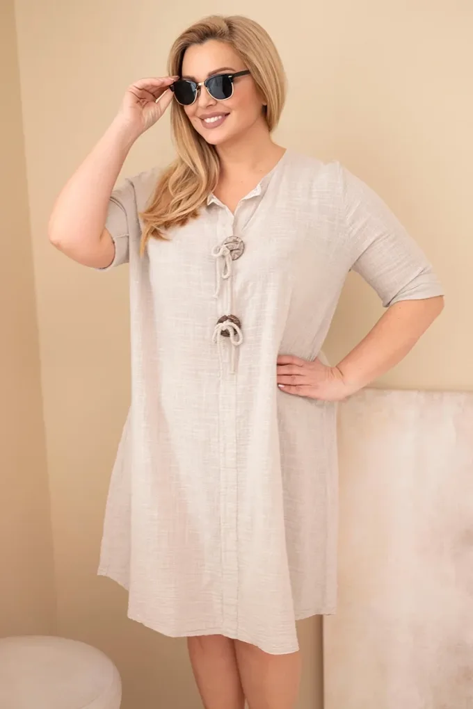 Sukienka damska bawełniana Plus Size z wiązaniem przy dekolcie beżowa