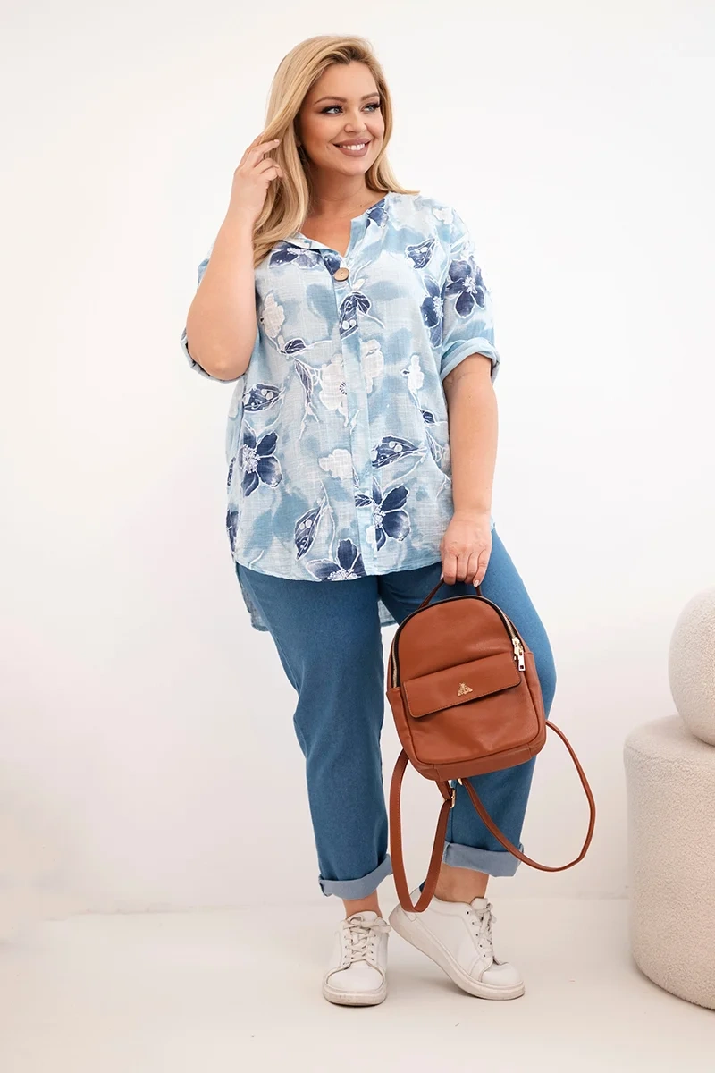 Bluzka damska bawełniana Plus Size w kwiatowy wzór niebieska - obrazek 2